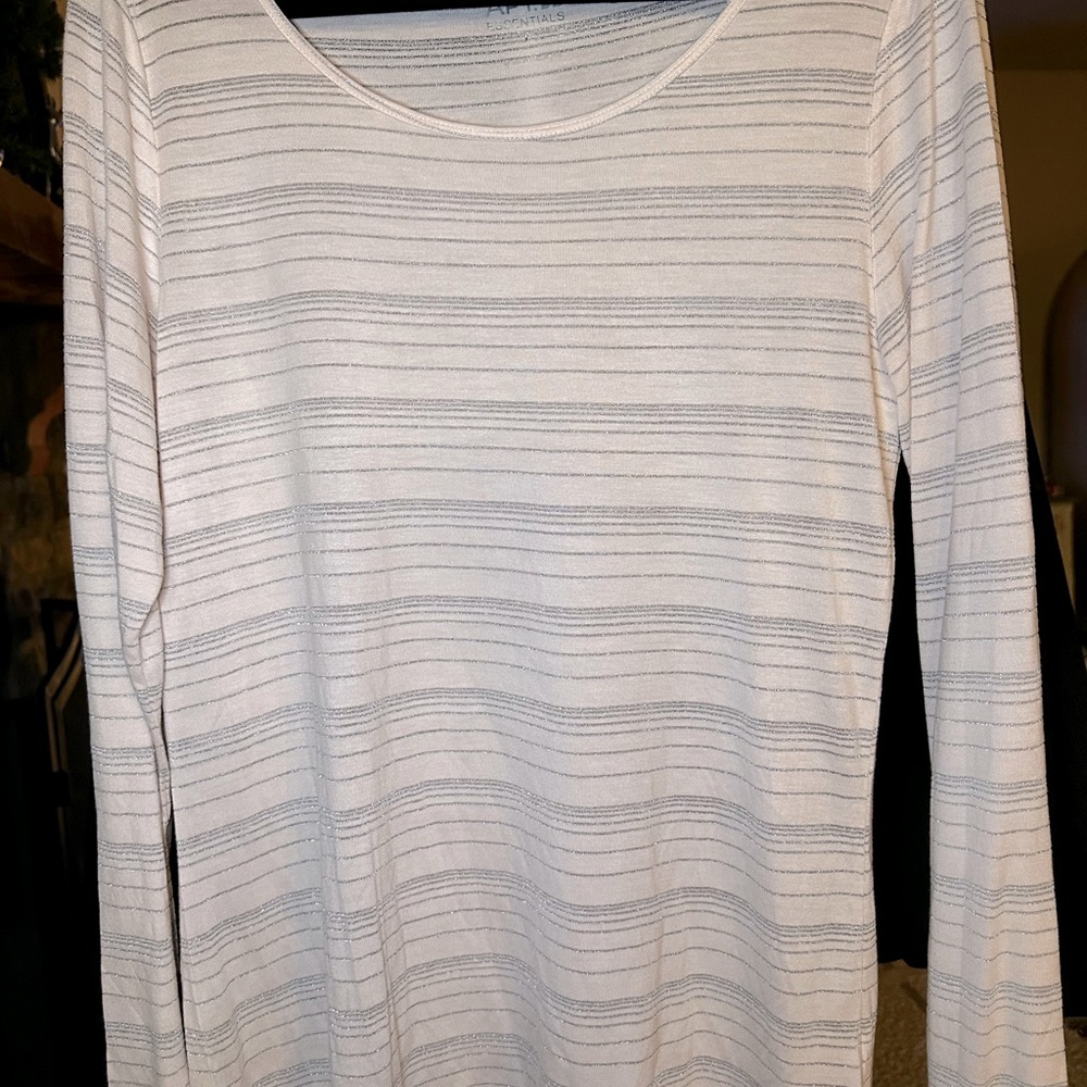 NEW Apt. 9 Pink and Gray long sleeved top.